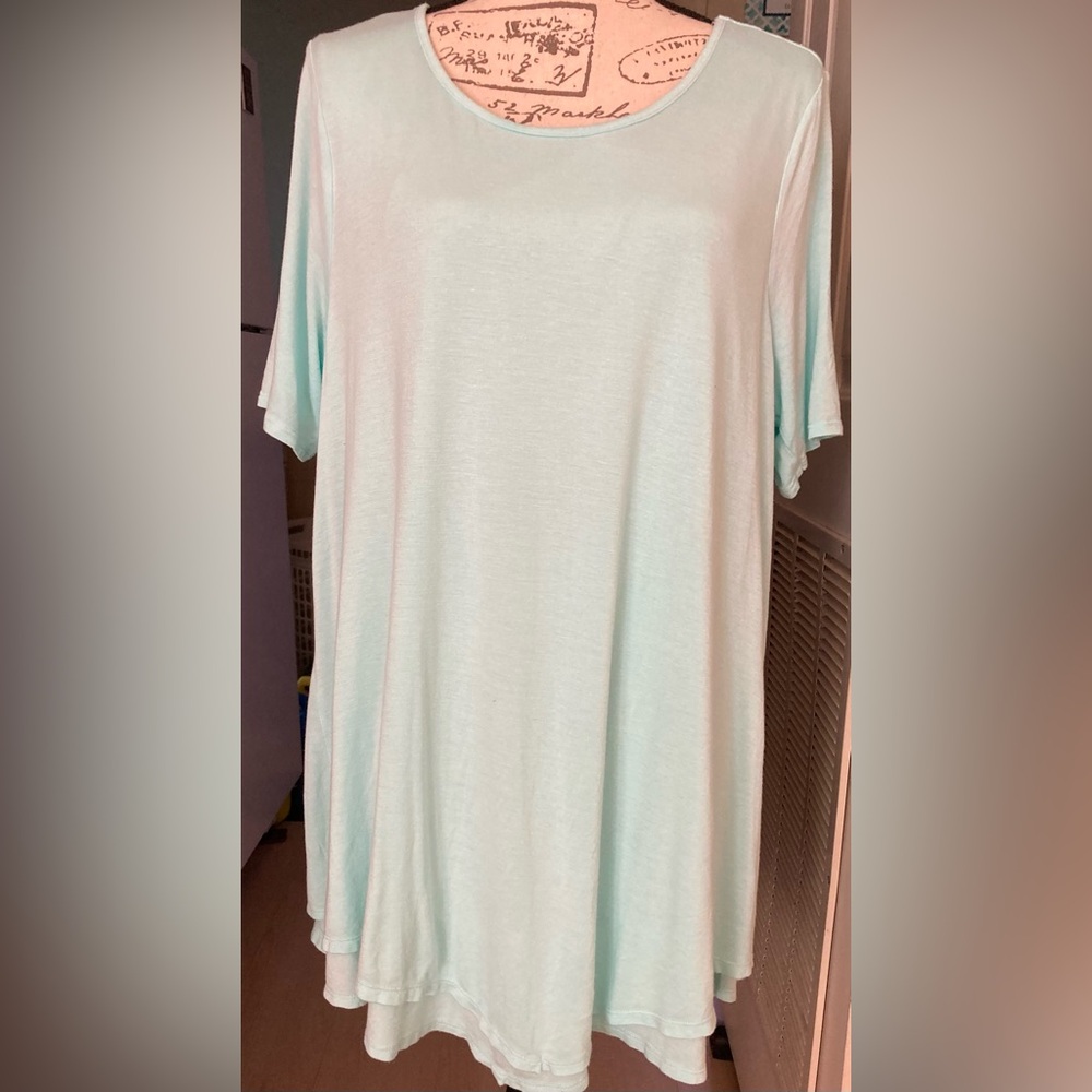 NWOT Ladies Size 1X Glitterscope Mint Green Double Layer Round Neck Blouse